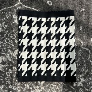 Alice + Olivia Black and White Houndstooth Sweater Skirt